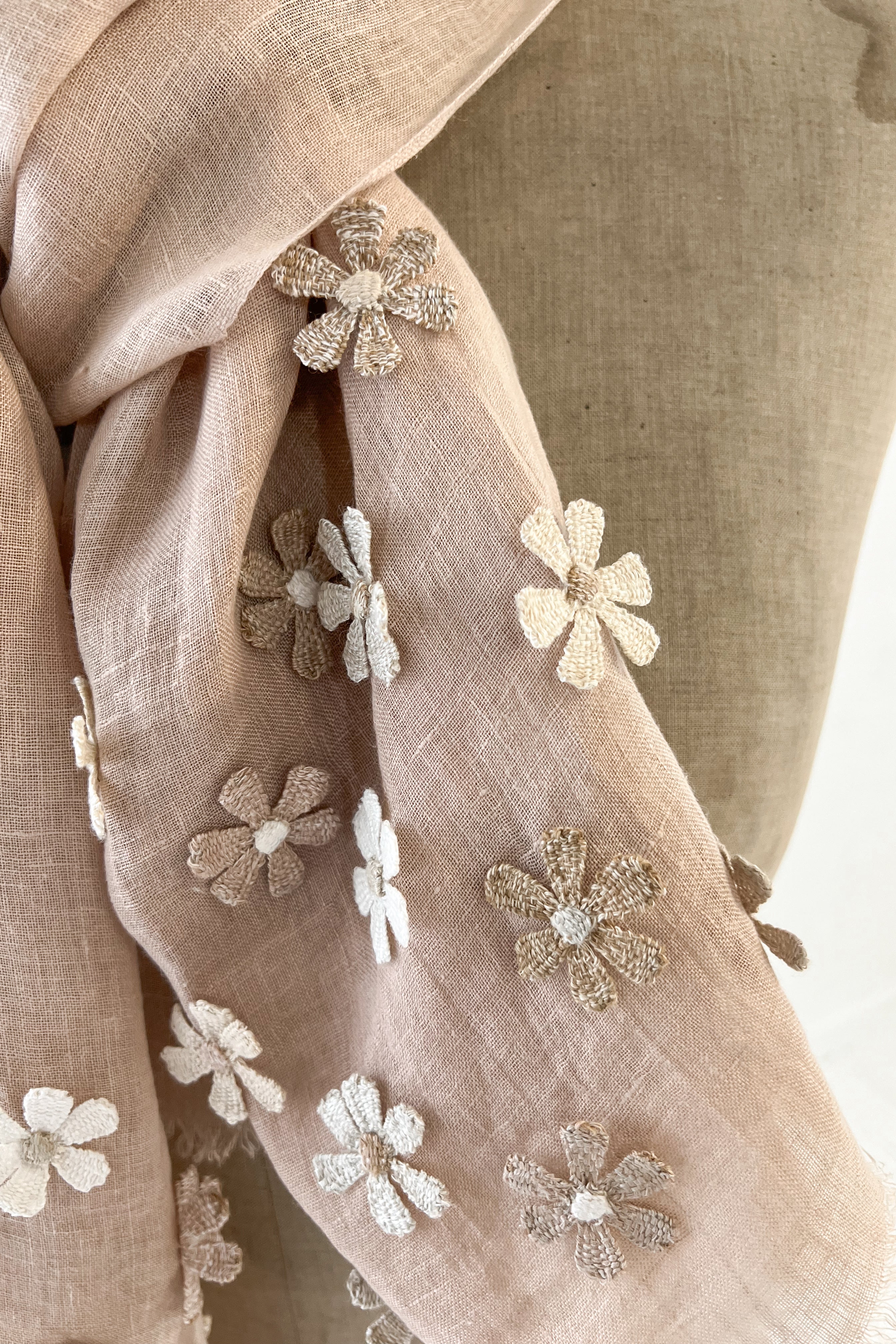 Sophie Digard | Embroidered Linen Stole | Daisy